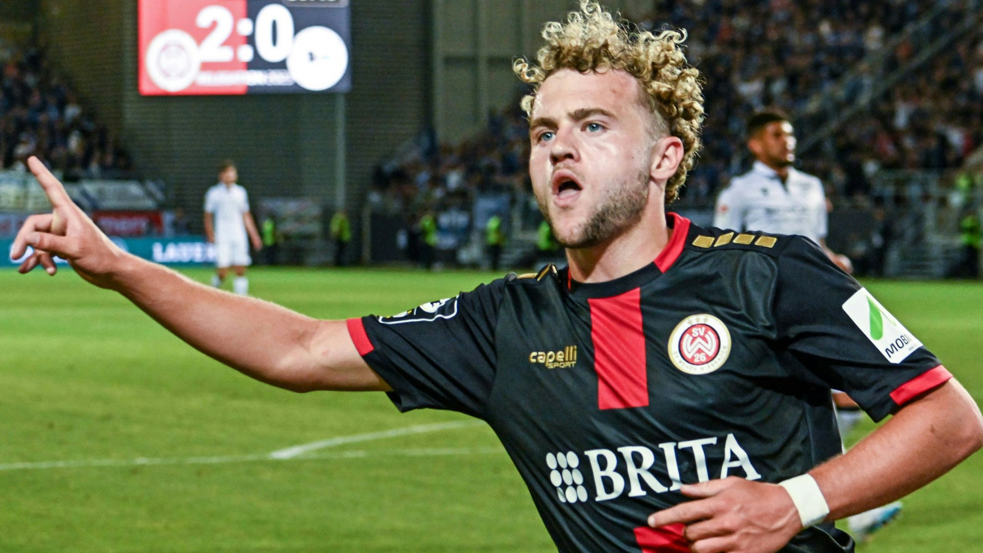 Benedict Hollerbach erwies sich in der abgelaufenen Drittliga-Saison als treffsicherster Spieler bei Zweitliga-Aufsteiger Wehen Wiesbaden. Nun will der 1. FC Köln den Angreifer verpflichten.