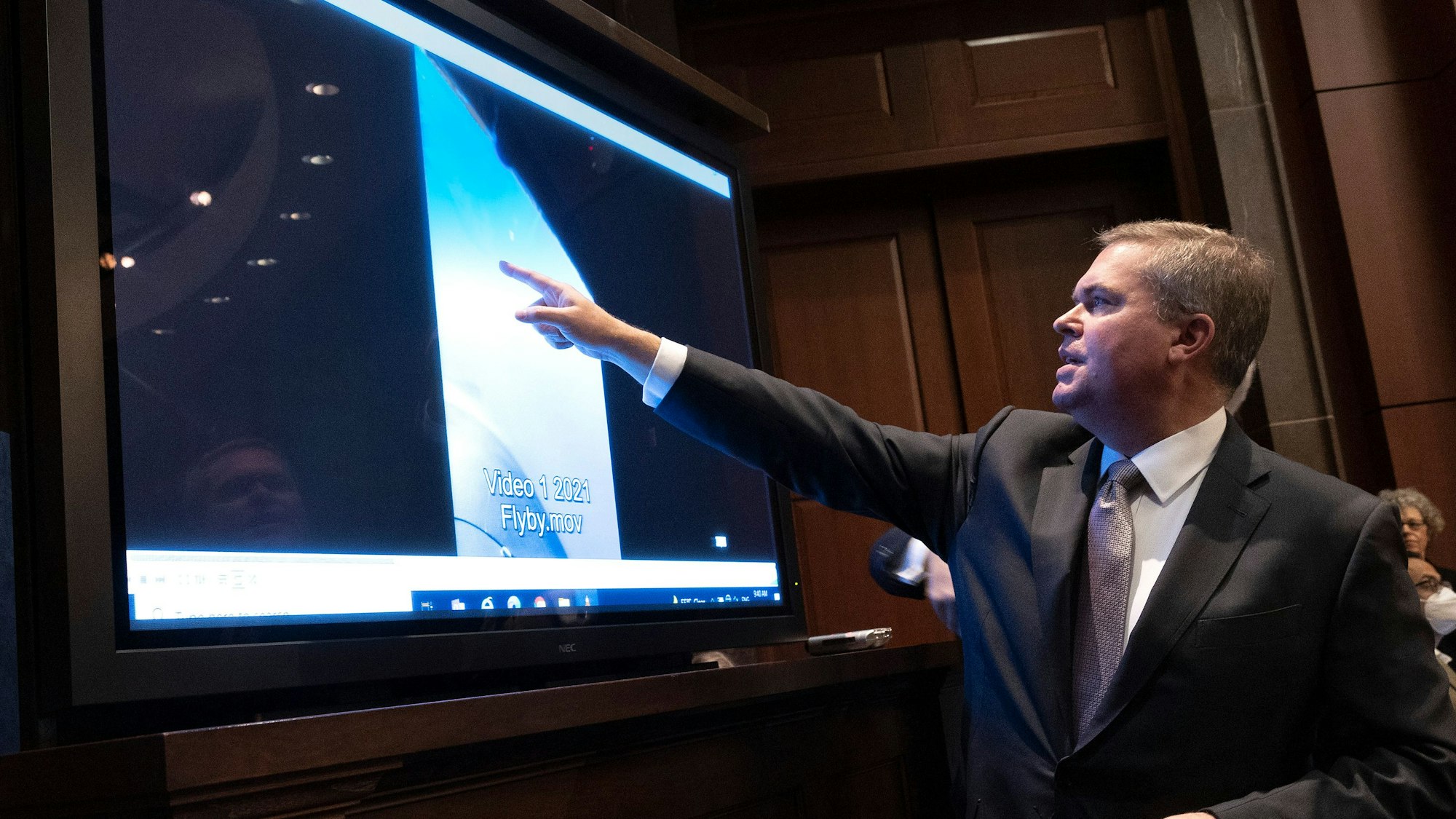 Der stellvertretende Direktor des Geheimdienstes der US-Marine sagt bei einer Anhörung im Capitol über die Sichtung von „Unidentifizierten Flugobjekten“ aus. Ein Veteran der amerikanischen Air Force behauptet, die USA seien im Besitz „außerirdischer Flugobjekte“. (Archivbild)