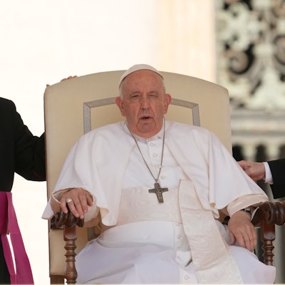 07.06.2023, Vatikan, Vatikanstadt: Papst Franziskus bei seiner wöchentlichen Generalaudienz auf dem Petersplatz. Foto: Andrew Medichini/AP +++ dpa-Bildfunk +++