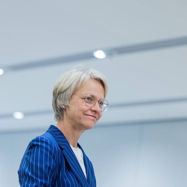 Schulministerin Dorothee Feller (CDU) hat Pläne für die Stärkung von Schulen in NRW vorgestellt.
