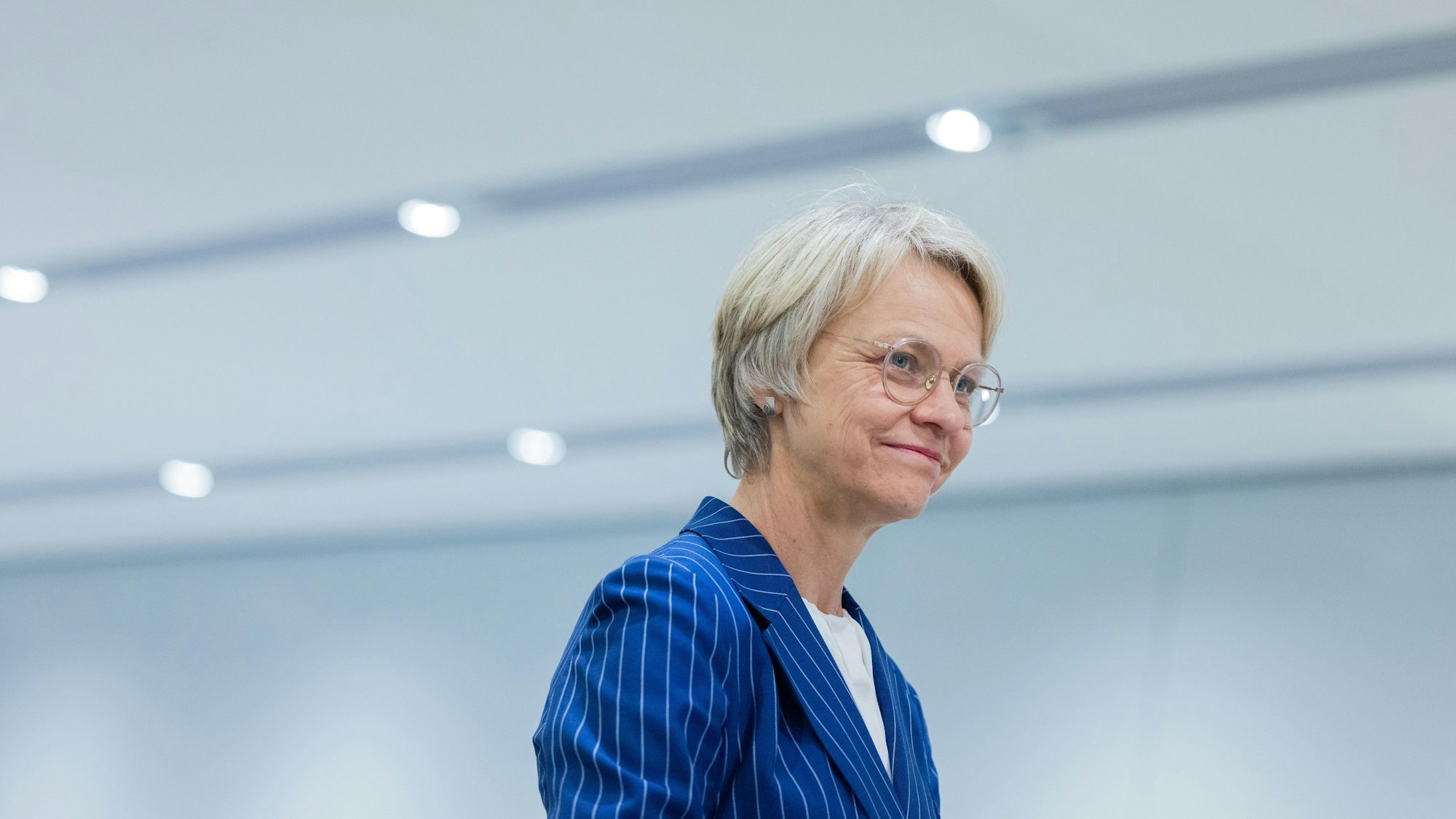 Schulministerin Dorothee Feller (CDU) hat Pläne für die Stärkung von Schulen in NRW vorgestellt.