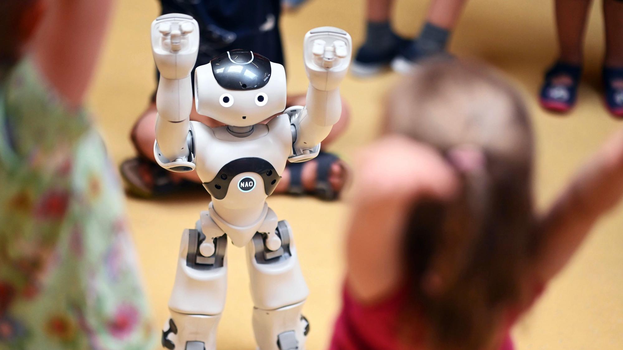 Es ist der tanzende Roboter zu sehen.