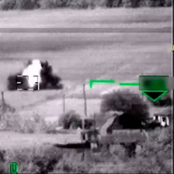 Ein Screenshot eines vom russischen Verteidigungsministerium veröffentlichten Videos, das den Abschuss eines Leopard-Panzers zeigen soll. Die Aufnahme sorgte sogar unter russischen Experten für Spott.