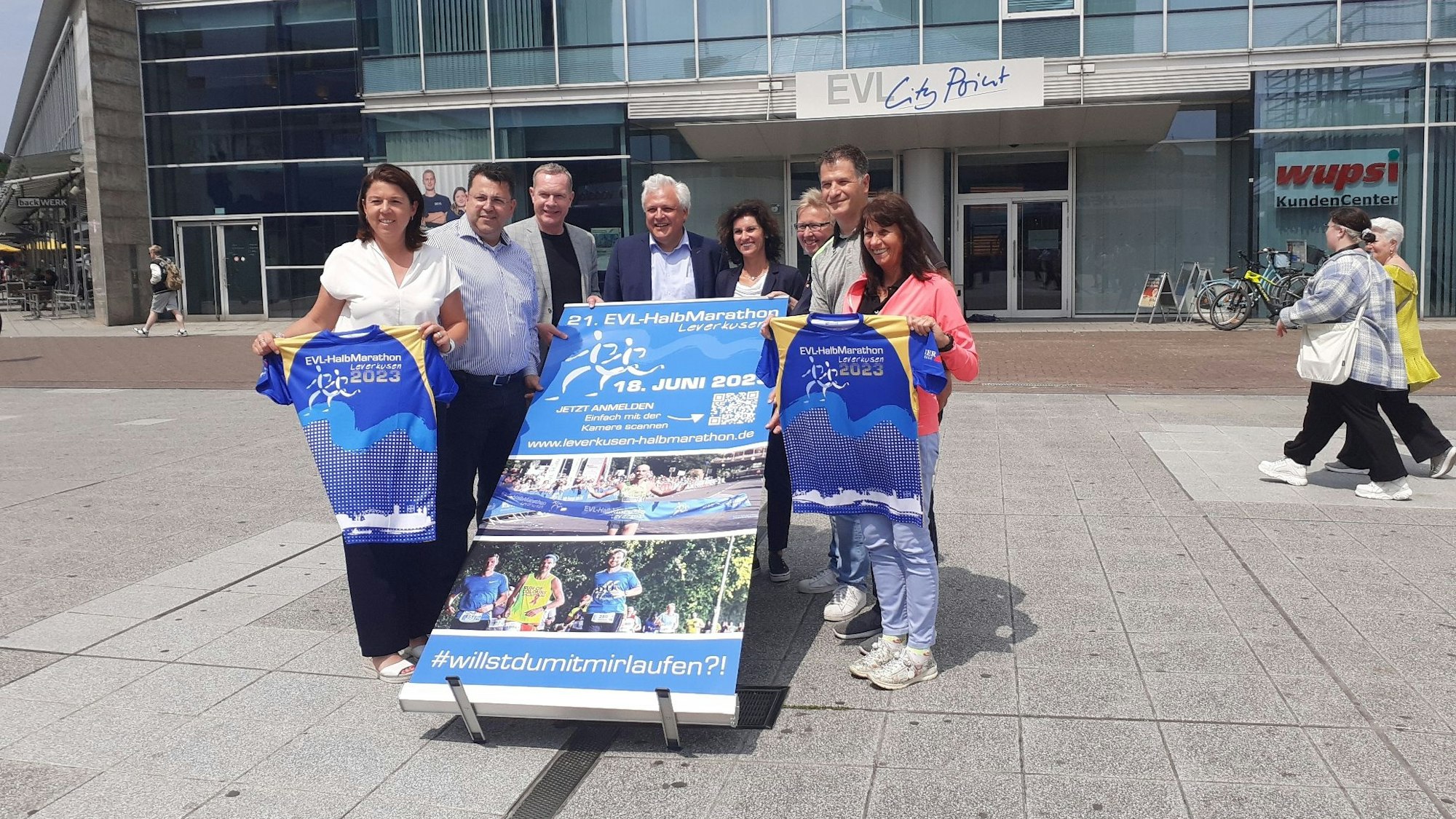 Die Organisatoren des EVL-Halbmarathons 2023 in Leverkusen.