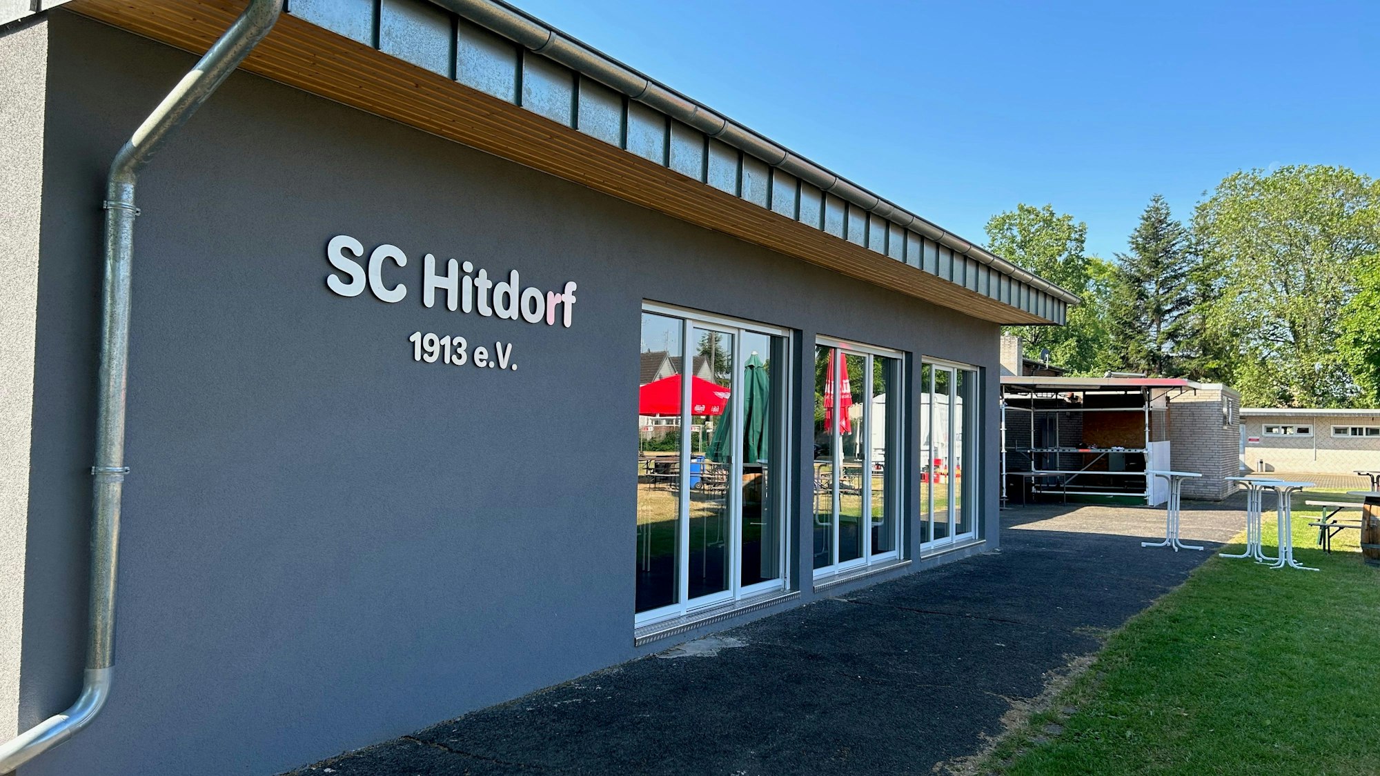Das neue Klubhaus ist der ganze Stolz des SC Hitdorf.