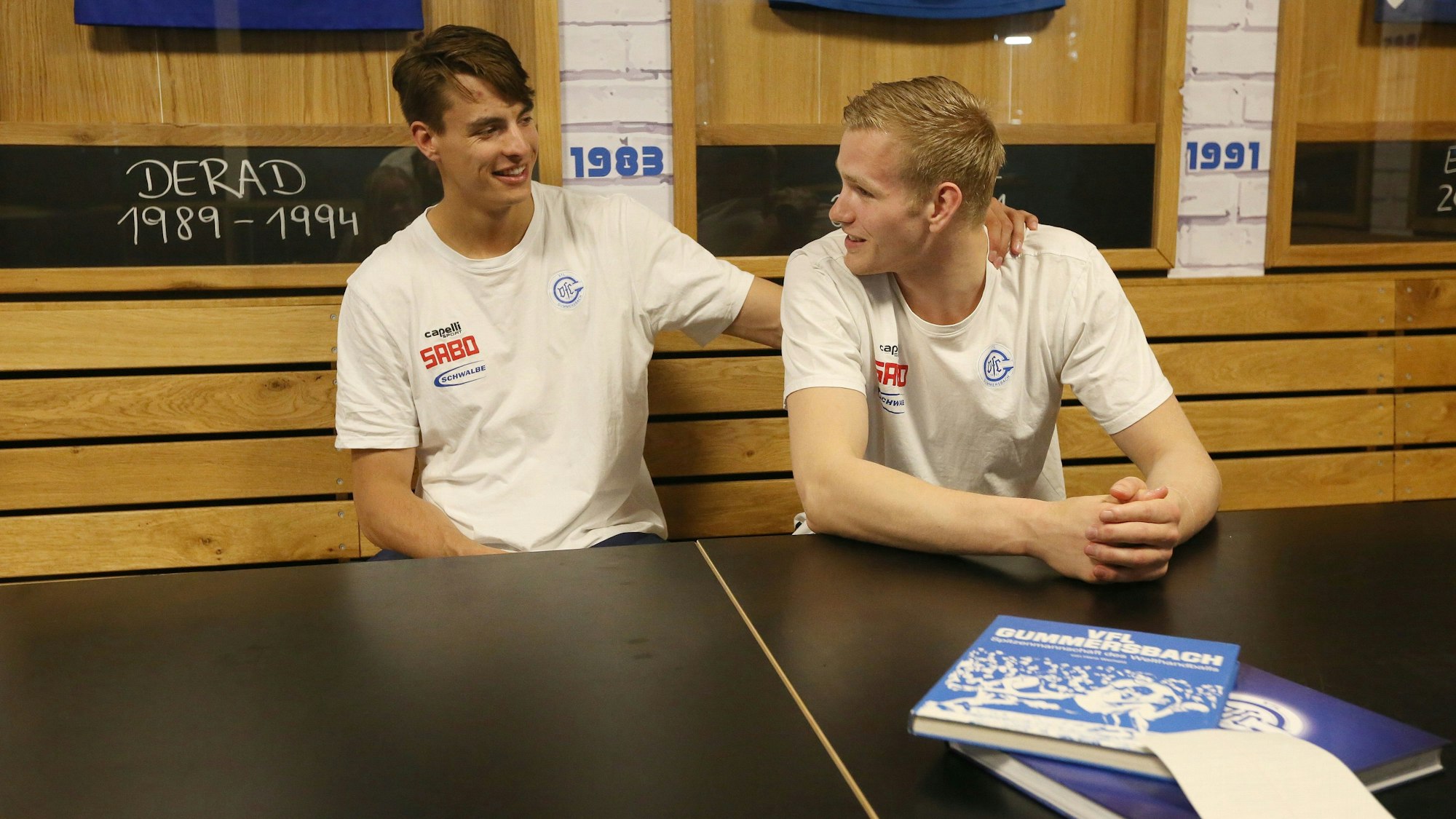 Gummersbach
Schwalbe Arena
Handball
VfL Gummersbach
Interview Doppelinterview Kapitäne Julian Köster und Ellidi Vidarsson