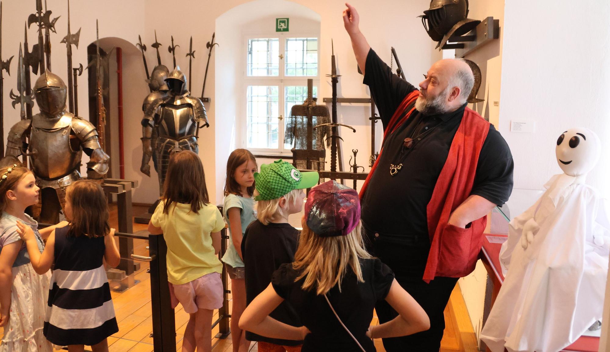 Schlossführung mit Puppenspieler Gerd. J. Pohl und dem Schlossgespenst HomBuh.
