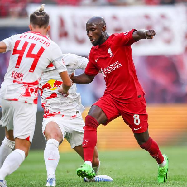 Liverpools Spieler Naby Keita am Ball.