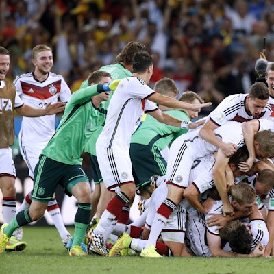 Mario Götze Deutschland beim Schlussjubel nach dem Abpfiff des WM-Finales 2014 mit Draxler und Ginter.