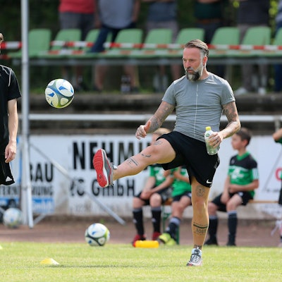 SpVg Porz vs. Viktoria Köln SpVg Porz vs. FC Viktoria Köln, Testspiel, Sportanlage Brucknerstraße Porz, Trainer Jonas Wendt SpVg Porz, 26.06.2021, Bild: *** SpVg Porz vs Viktoria Köln SpVg Porz vs FC Viktoria Köln, Test match, Sportanlage Brucknerstraße Porz, Coach Jonas Wendt SpVg Porz , 26 06 2021, Picture