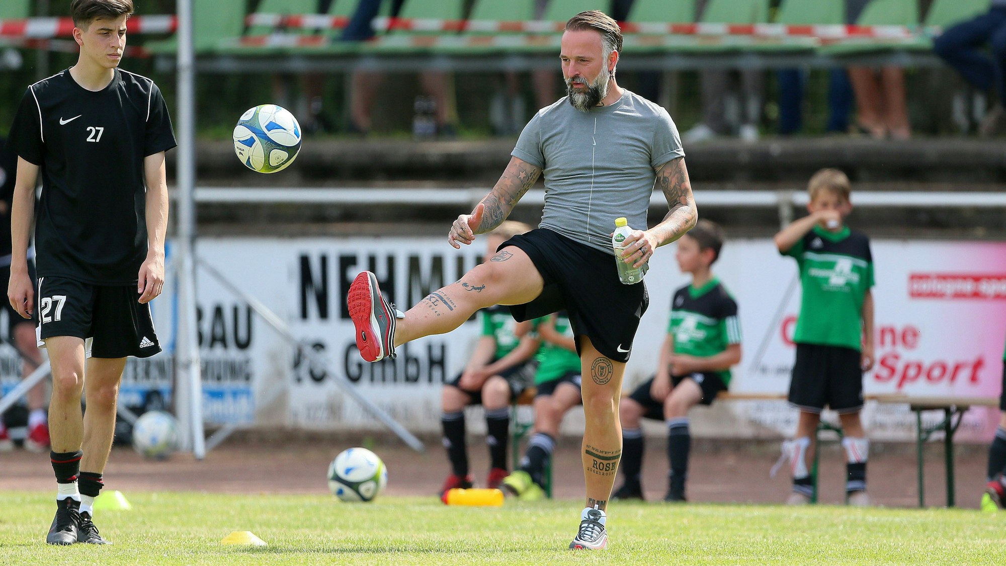 SpVg Porz vs. Viktoria Köln SpVg Porz vs. FC Viktoria Köln, Testspiel, Sportanlage Brucknerstraße Porz, Trainer Jonas Wendt SpVg Porz, 26.06.2021, Bild: *** SpVg Porz vs Viktoria Köln SpVg Porz vs FC Viktoria Köln, Test match, Sportanlage Brucknerstraße Porz, Coach Jonas Wendt SpVg Porz , 26 06 2021, Picture