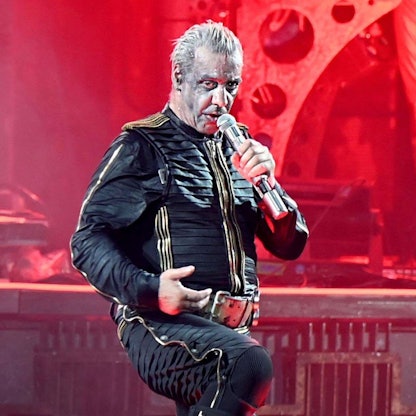 Rammstein-Frontmann Till Lindemann sieht sich mit schweren Vorwürfen konfrontiert. (Archivbild)