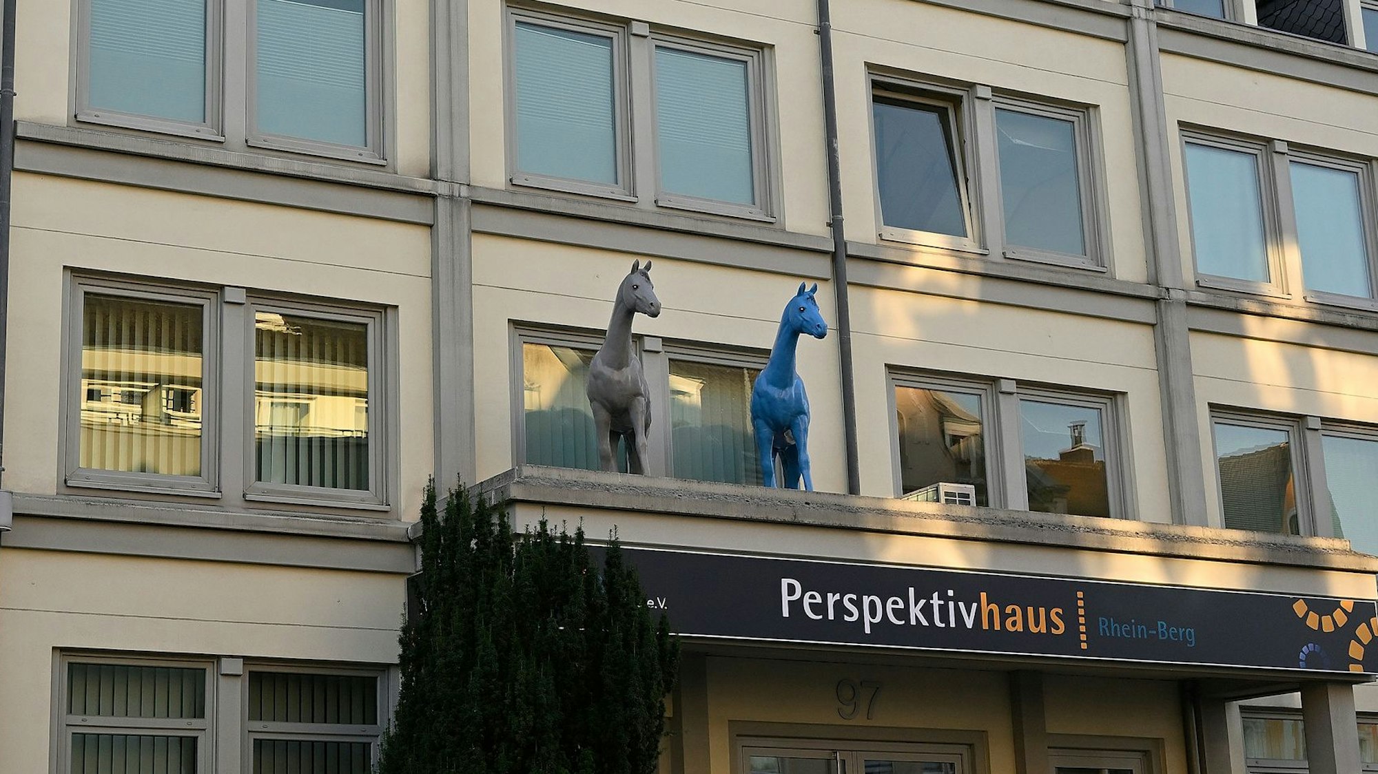 "Die Kette", Fassadengestaltung Perspektivhaus.