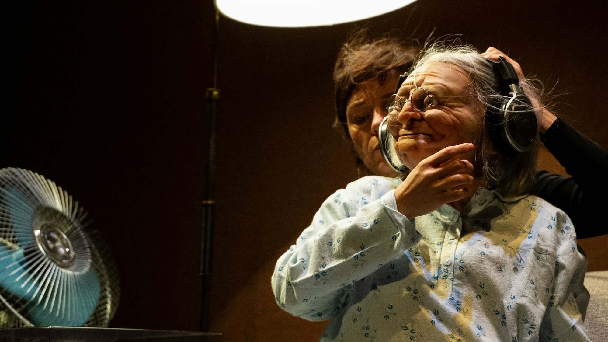 Szene aus dem Objekttheater „Dimanche“.