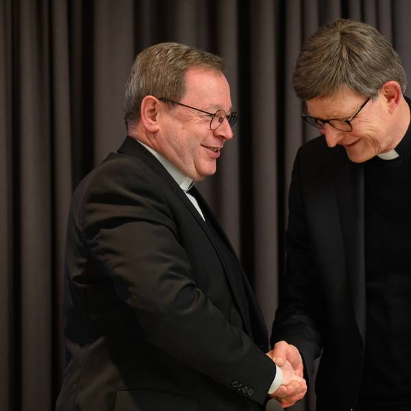 Georg Bätzing (links), Bischof von Limburg und Vorsitzender der Deutschen Bischofskonferenz, und Rainer Maria Kardinal Woelki, Erzbischof von Köln.