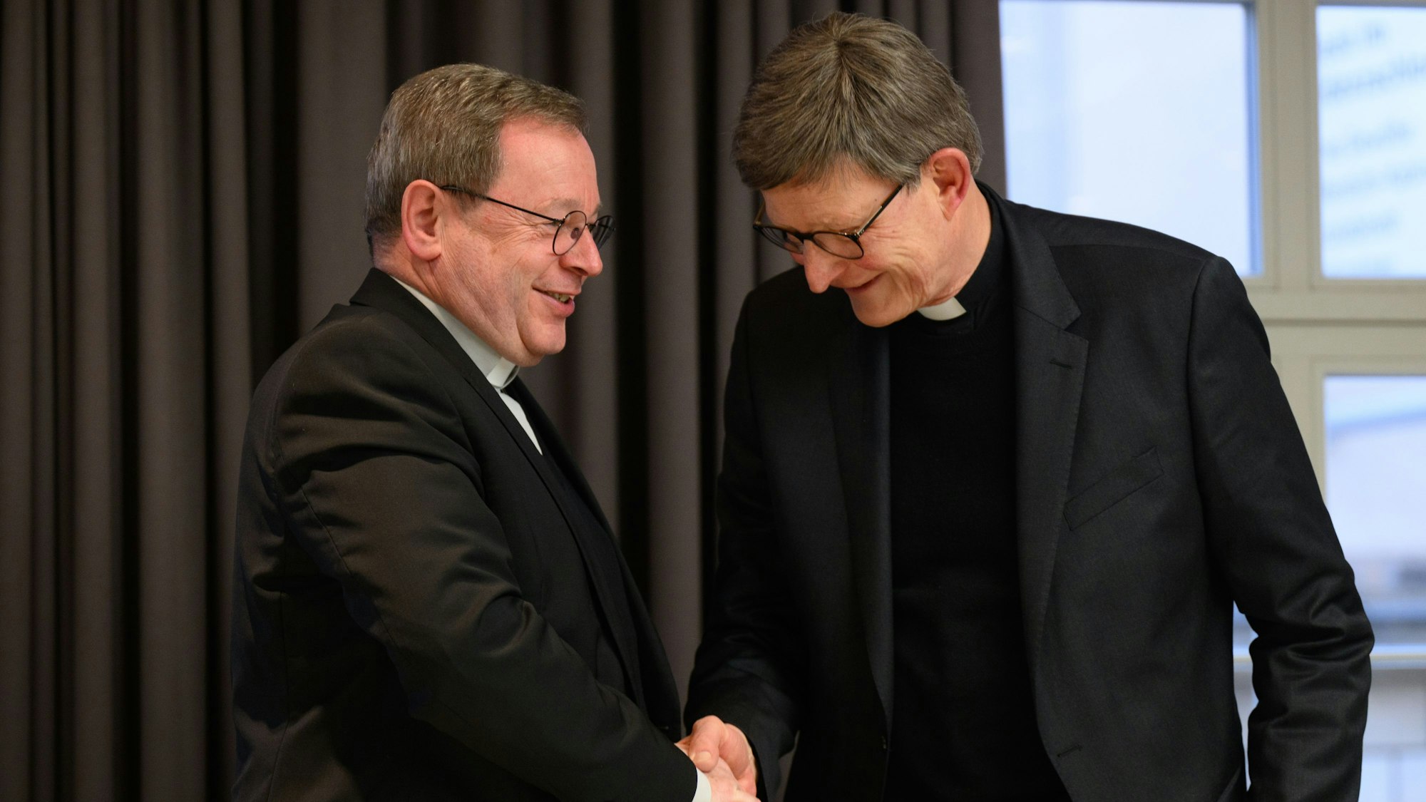 Georg Bätzing (links), Bischof von Limburg und Vorsitzender der Deutschen Bischofskonferenz, und Rainer Maria Kardinal Woelki, Erzbischof von Köln.