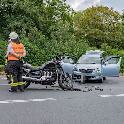 10.6.2023: Unfall mit einem Motorrad auf der Oranjehofstraße in Köln-Merkenich