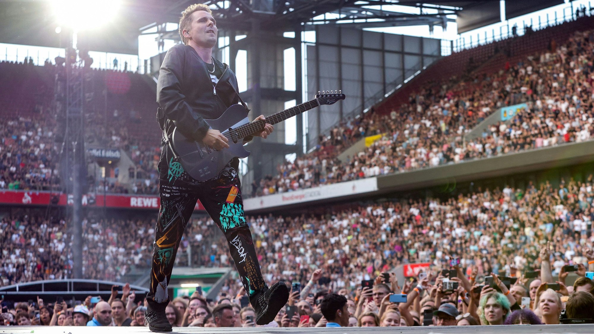 Die britische Band Muse im Rhein-Energie-Stadion.