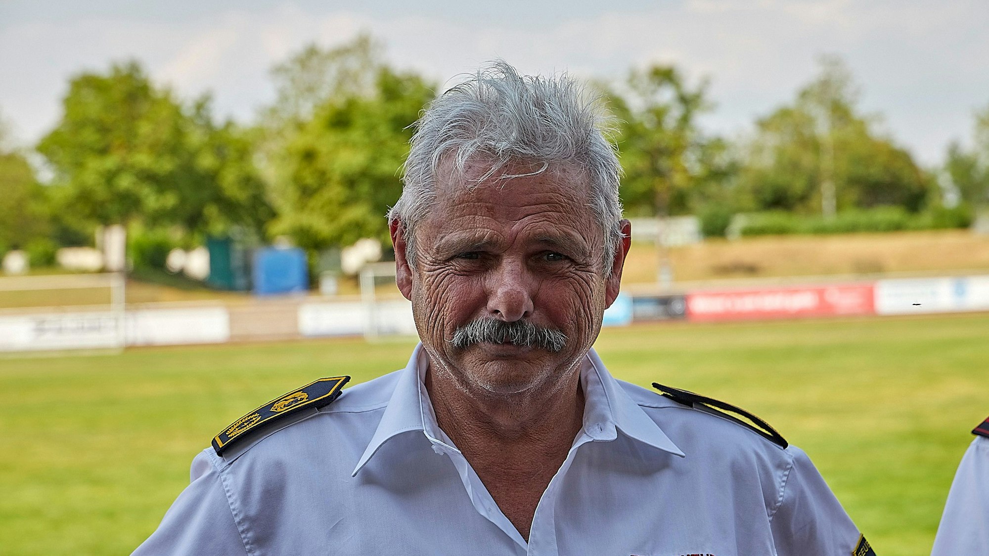 Das Bild zeigt Bezirksbrandmeister Heinz-Peter Brandenberg.