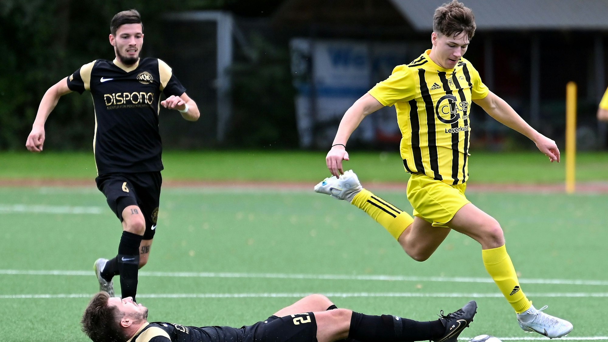 02.10.2022,- Fussball-SV Schlebusch - Bonn Endenich
rechts: Mathias Janeczko (Schlebusch)
Foto: Uli Herhaus