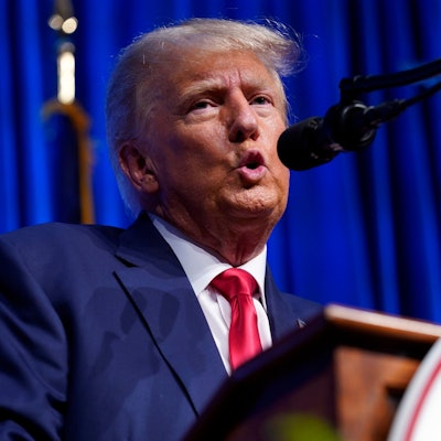 Der ehemalige Präsident Donald Trump spricht auf dem Parteitag der Republikaner in North Carolina.