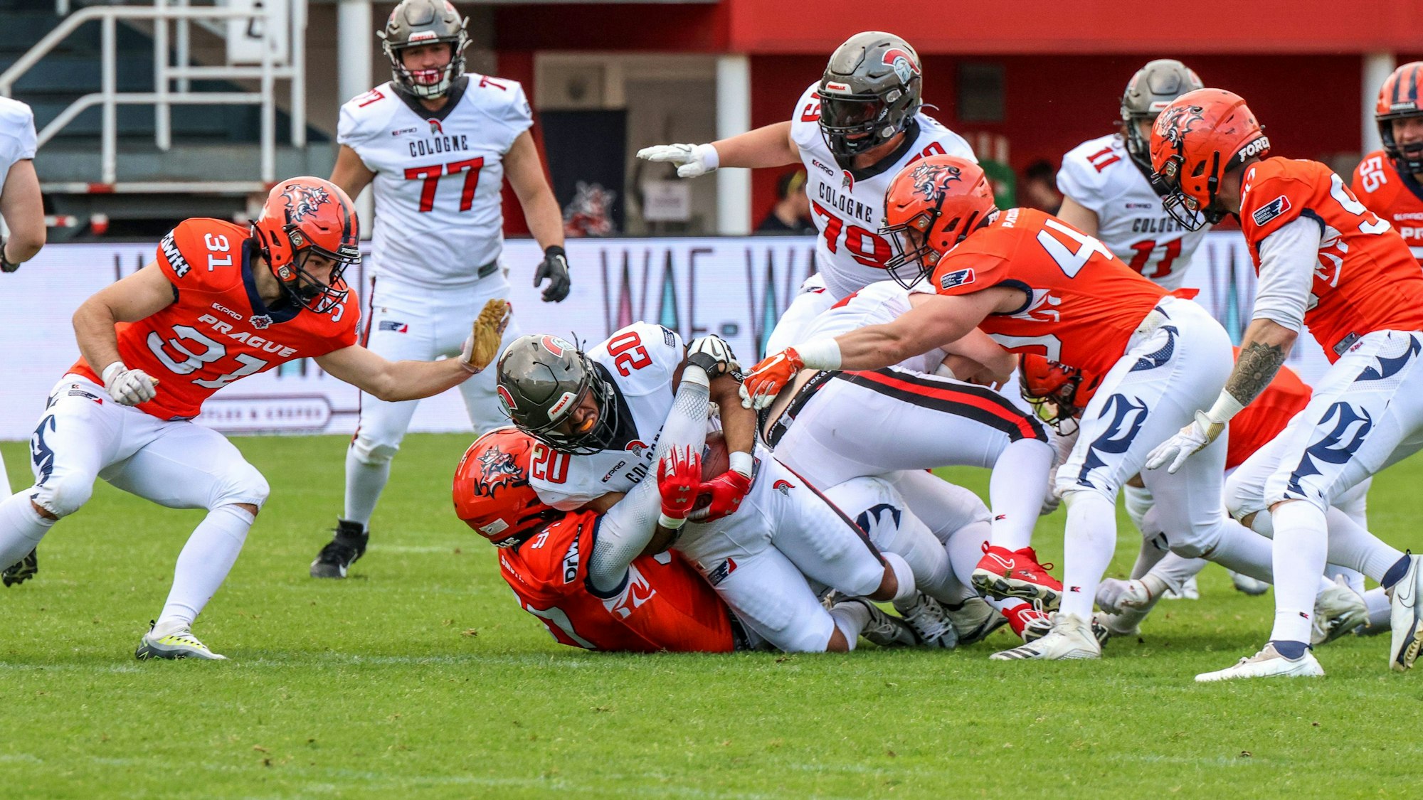 Cologne Centurions werden von der gegnerischen Defensive gestoppt.