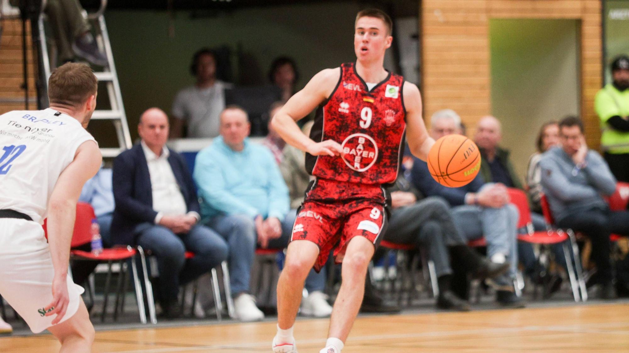 Germany, Bochum, 11.02.2023, Rundsporthalle, VfL SparkassenStars Bochum vs. Bayer Giants Leverkusen - Barmer zweite Basketball Bundesliga / Pro A, Marius Stoll Bayer Giants Leverkusen in the offense Bochum Rundsporthalle Nordrhein Westfalen Germany *** Germany, Bochum, 11 02 2023, Rundsporthalle, VfL SparkassenStars Bochum vs Bayer Giants Leverkusen Barmer zweite Basketball Bundesliga Pro A, Marius Stoll Bayer Giants Leverkusen in the offense Bochum Rundsporthalle Nordrhein Westfalen Germany PUBLICATIONxINxGERxSUIxAUTxONLY eu-images-571