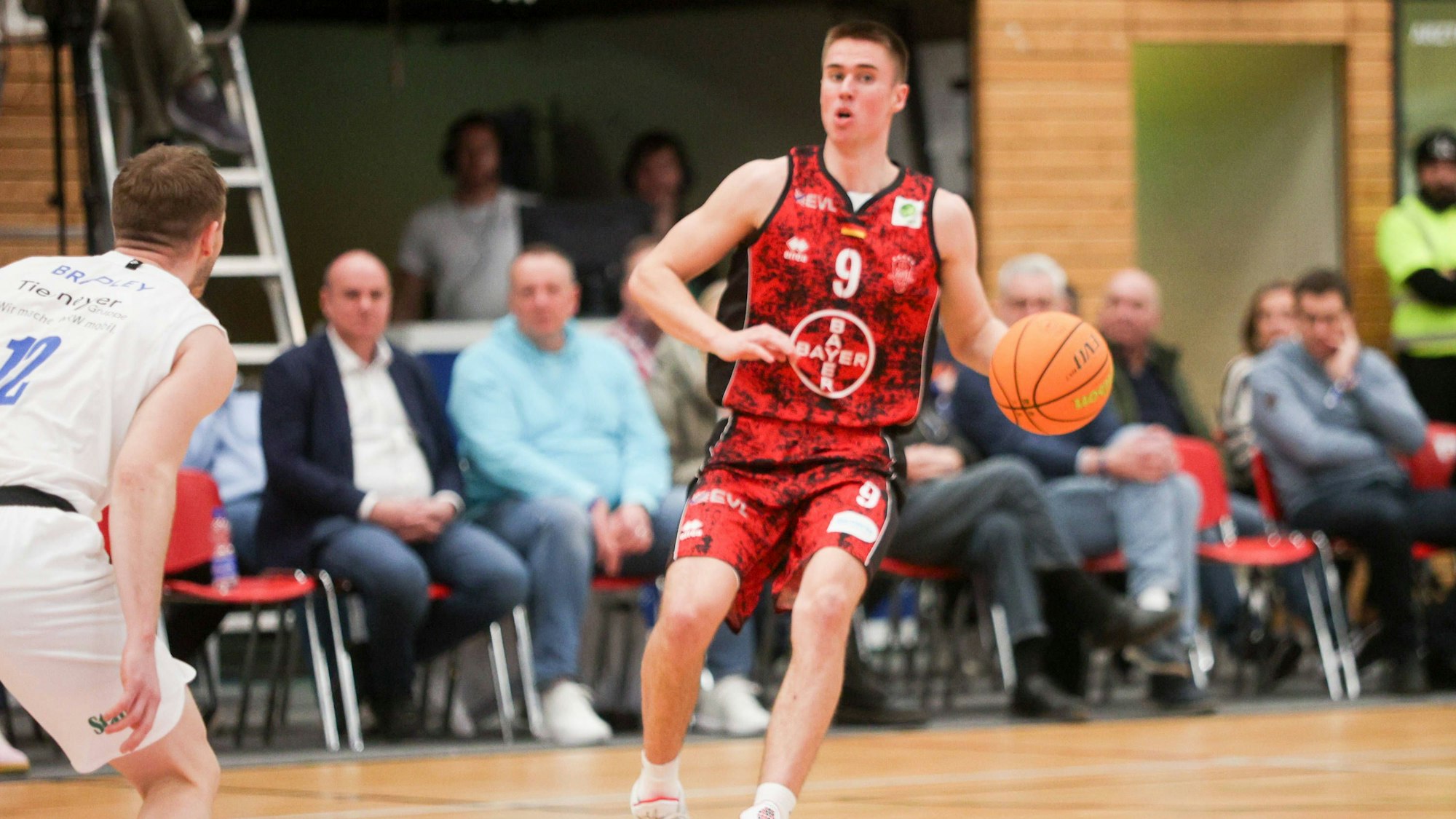 Germany, Bochum, 11.02.2023, Rundsporthalle, VfL SparkassenStars Bochum vs. Bayer Giants Leverkusen - Barmer zweite Basketball Bundesliga / Pro A, Marius Stoll Bayer Giants Leverkusen in the offense Bochum Rundsporthalle Nordrhein Westfalen Germany *** Germany, Bochum, 11 02 2023, Rundsporthalle, VfL SparkassenStars Bochum vs Bayer Giants Leverkusen Barmer zweite Basketball Bundesliga Pro A, Marius Stoll Bayer Giants Leverkusen in the offense Bochum Rundsporthalle Nordrhein Westfalen Germany PUBLICATIONxINxGERxSUIxAUTxONLY eu-images-571