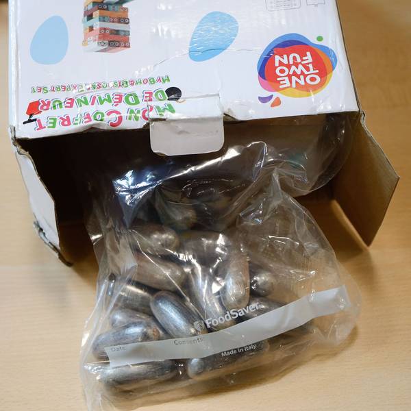 Drogen in der Verpackung von Kinderspielzeug.