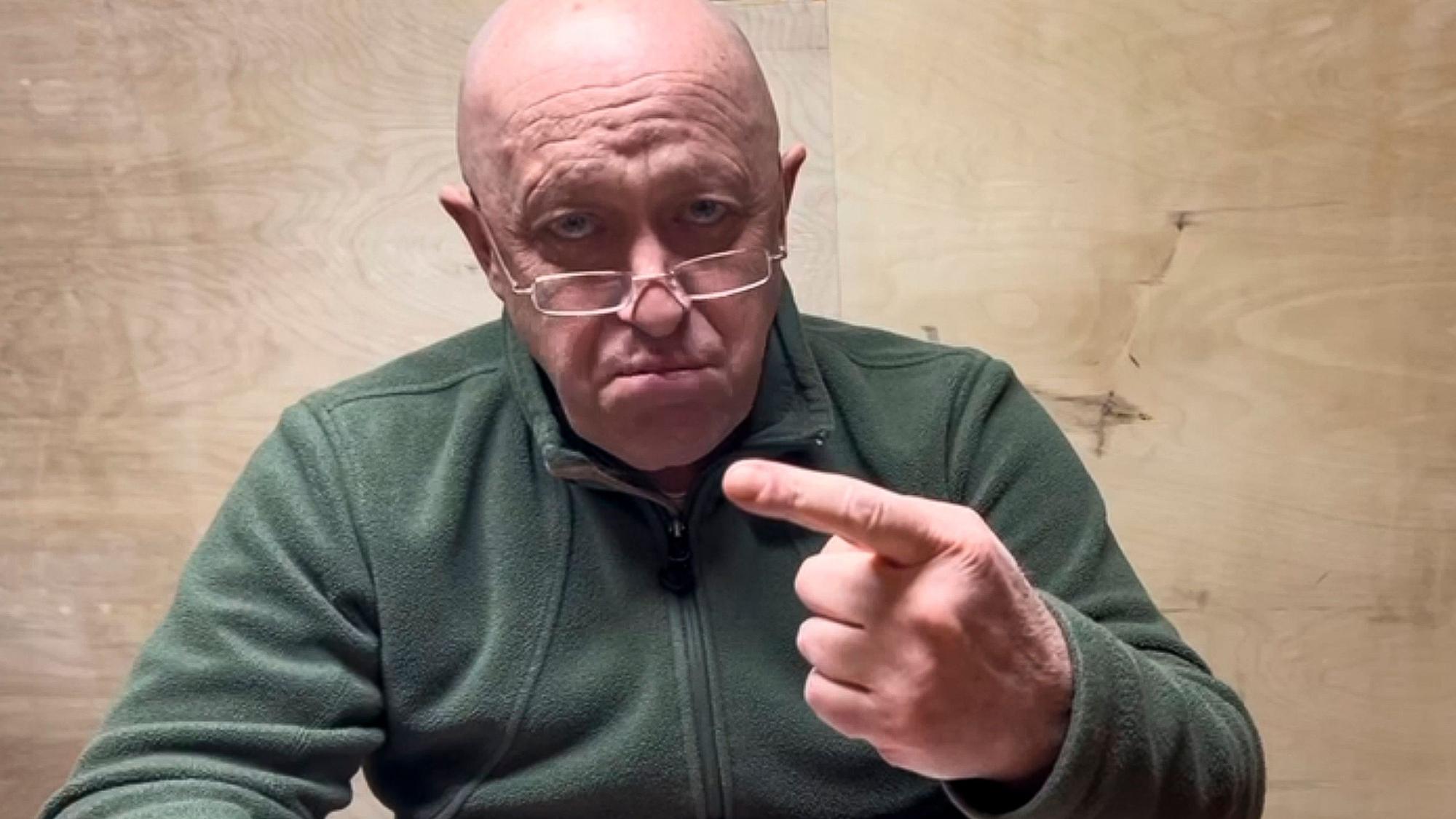 Jewgeni Prigoschin an einem unbekannten Ort während einer Erklärung per Video. Der Chef der Söldnertruppe Wagner starb am 23. August 2024 bei einem Flugzeugabsturz in Russland. Die Hintergründe sind weiter unklar. (Archivbild)