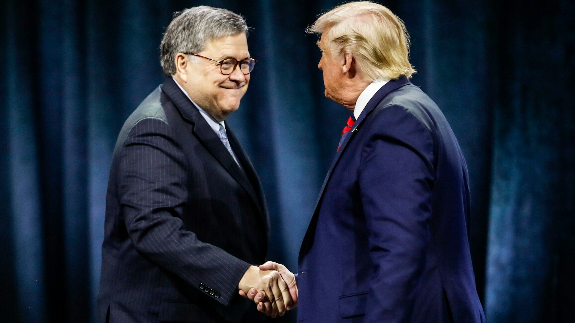 Damals noch Kollegen: Ex-Justizminister William Barr zusammen mit dem ehemaligen US-Präsidenten Donald Trump im Jahr 2019. Mittlerweile haben sich die beiden Republikaner überworfen (Archivbild)