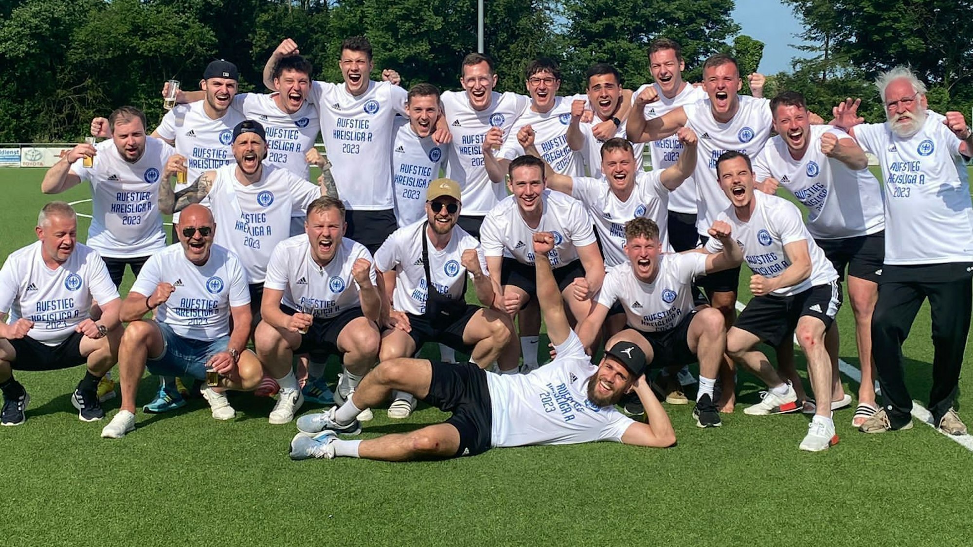 Adler Dellbrück feiert den Aufstieg