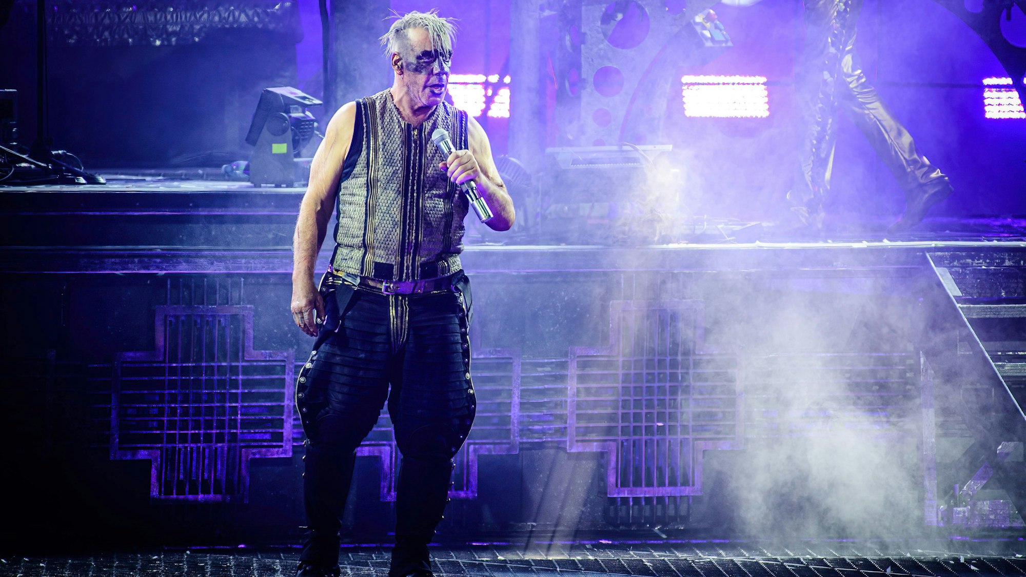 Rammstein-Sänger Till Lindemann beim Konzert am 2. Juni in Odense (Dänemark). Gegen den Schock-Rocker gibt es massive Vorwürfe.
