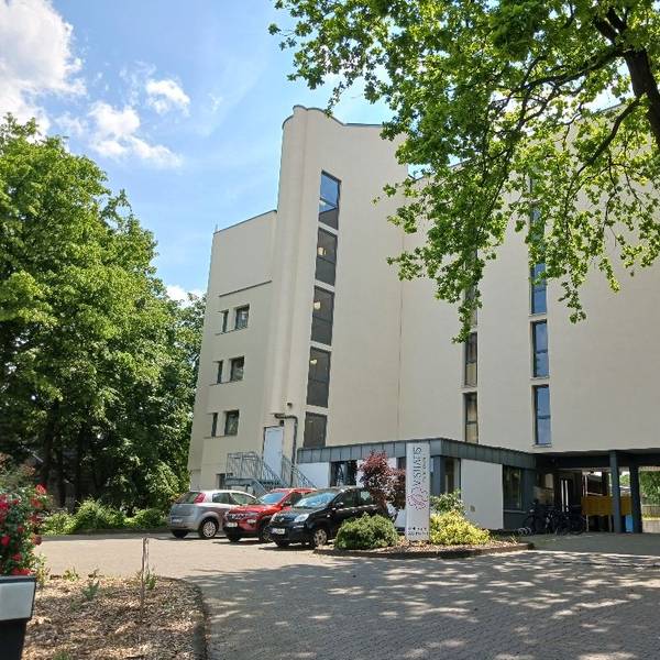 Außenansicht eines Seniorenzentrums in Siegburg.