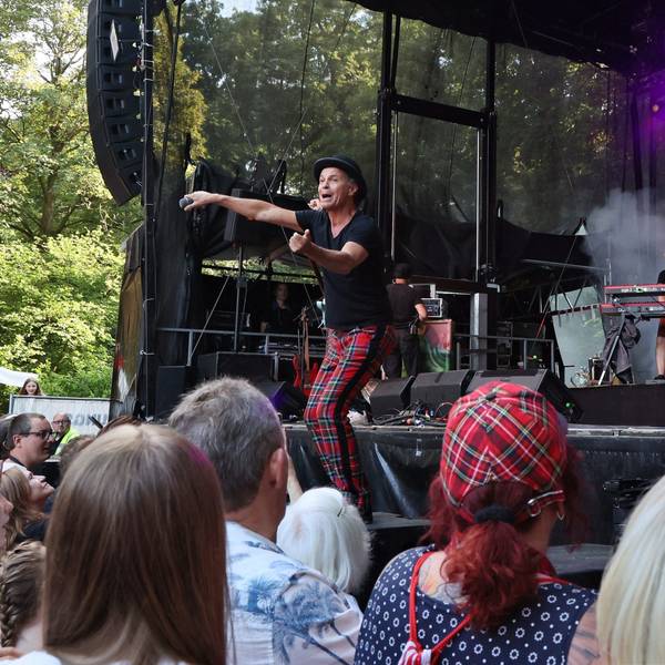 Brings auf der Bühne im Wuppermannpark