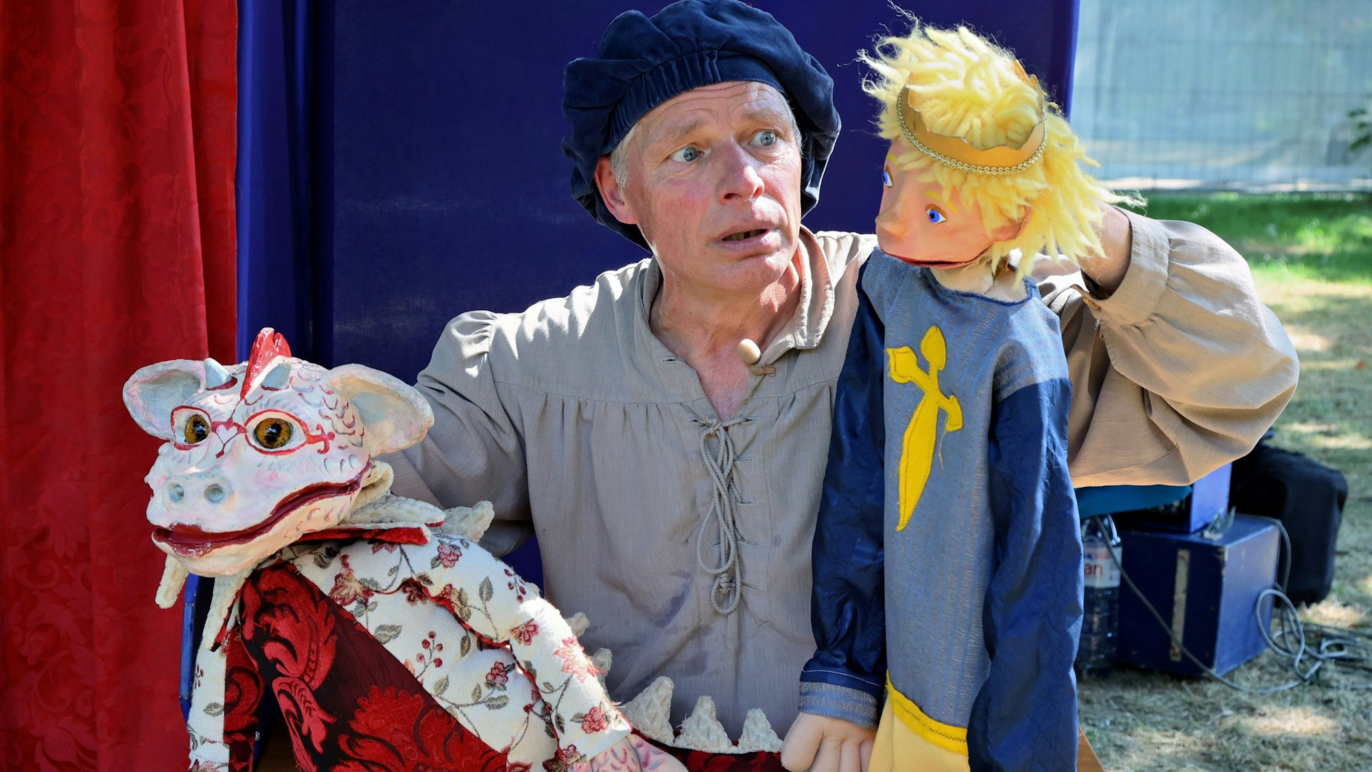 „Ritterhelmpflicht für kleine Drachen“ hieß das Stück, das im Stadtpark Leichlingen aufgeführt wurde.