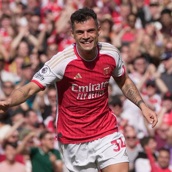 Granit Xhaka bejubelt einen Treffer gegen die Wolverhampton Wanderers.