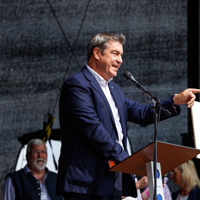 Markus Söder (CSU) spricht bei einer Demonstration gegen die Klima-Politik der Ampelregierung in Erding.