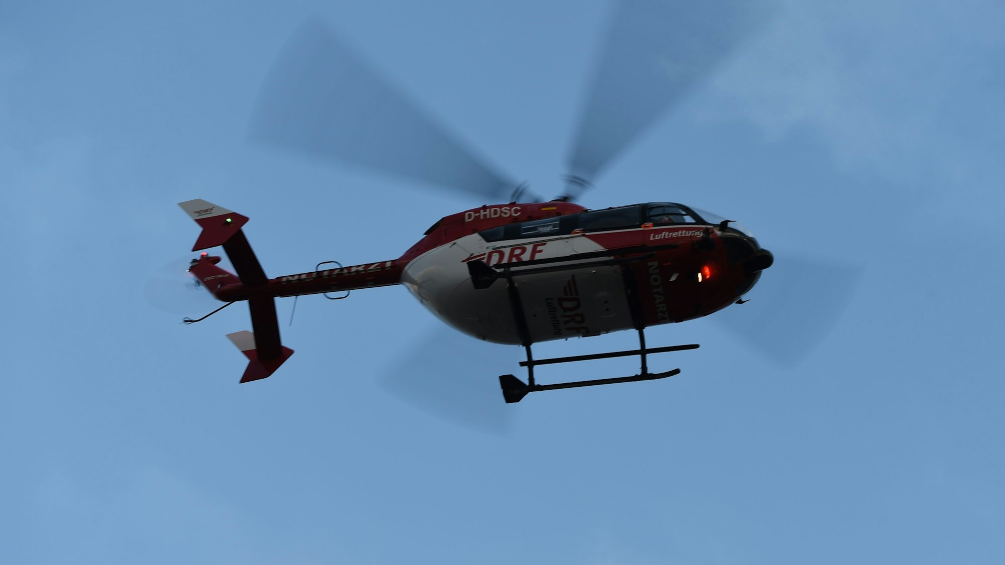 Ein Rettungshubschrauber (hier ein Archivfoto) brachte den Schwerverletzten in ein Krankenhaus.
