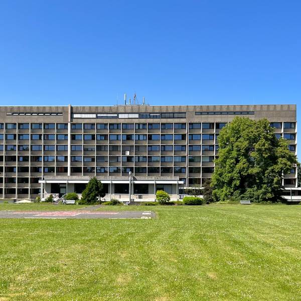 Die Rückseite des Porzer Krankenhauses