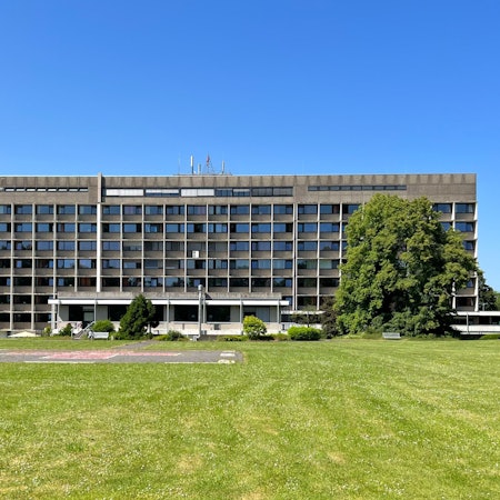 Die Rückseite des Porzer Krankenhauses