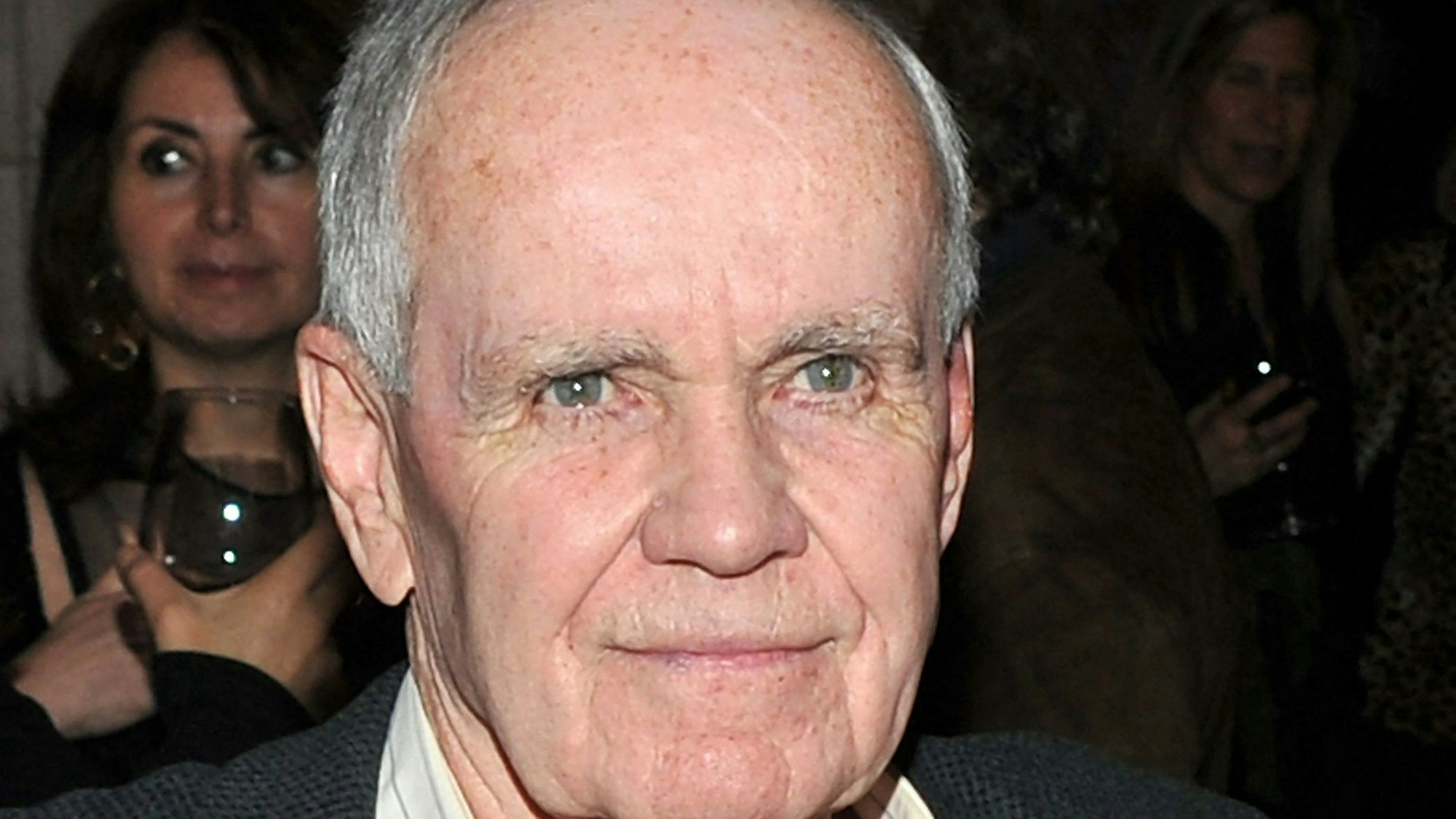 Der US-amerikanische Schriftsteller Cormac McCarthy besucht die Vorführung von „Sunset Limited“ im Porter House in New York City.