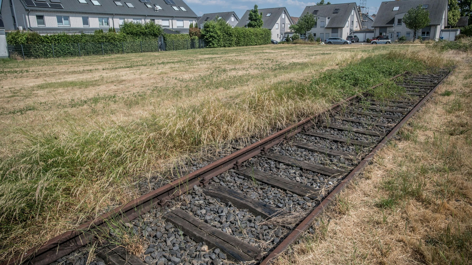 Gleise an der Stadtgrenze Monheim