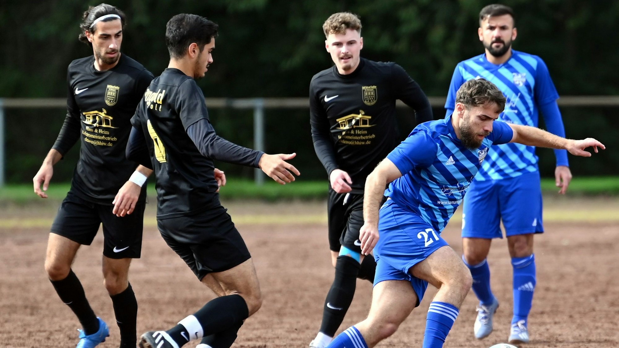 02.10.2022, Fussball-FC Leverkusen - Rheingold Poll
rechts: Ajet Shabani (Leverkusen)
Foto: Uli Herhaus