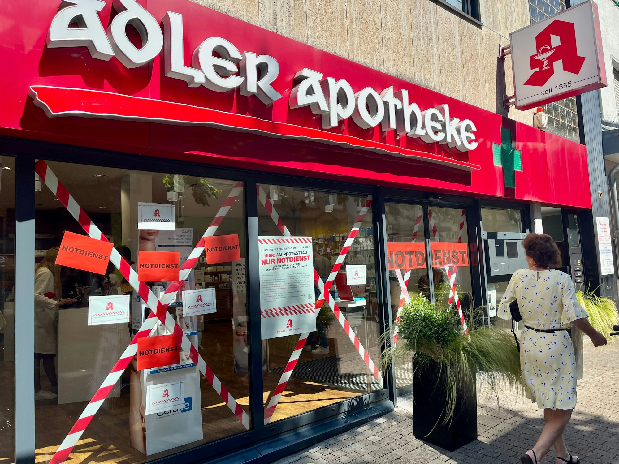 Apotheke mit Absperrband
