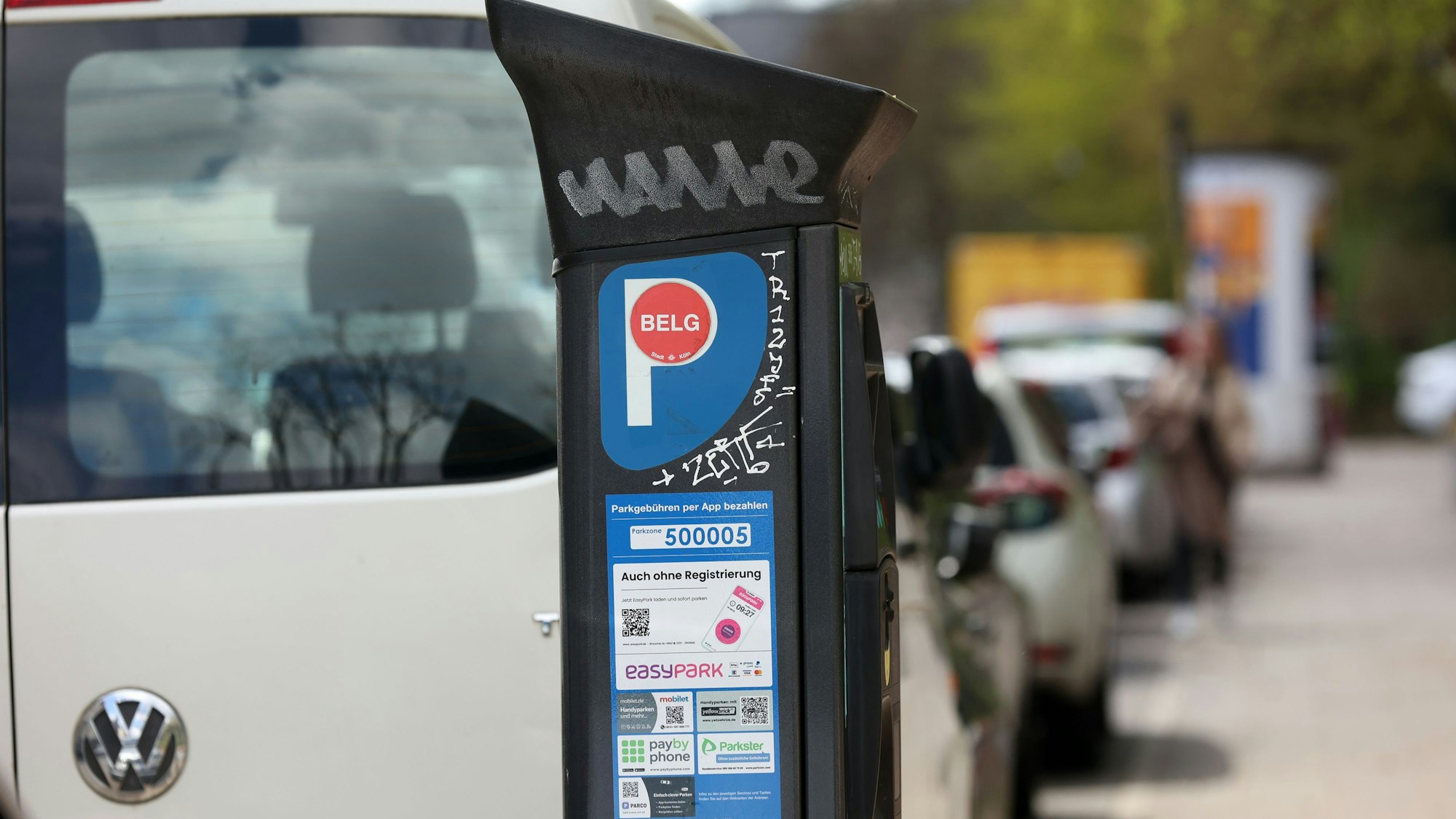 Das Anwohnerparken in Köln soll ab 2024 deutlich teurer werden.