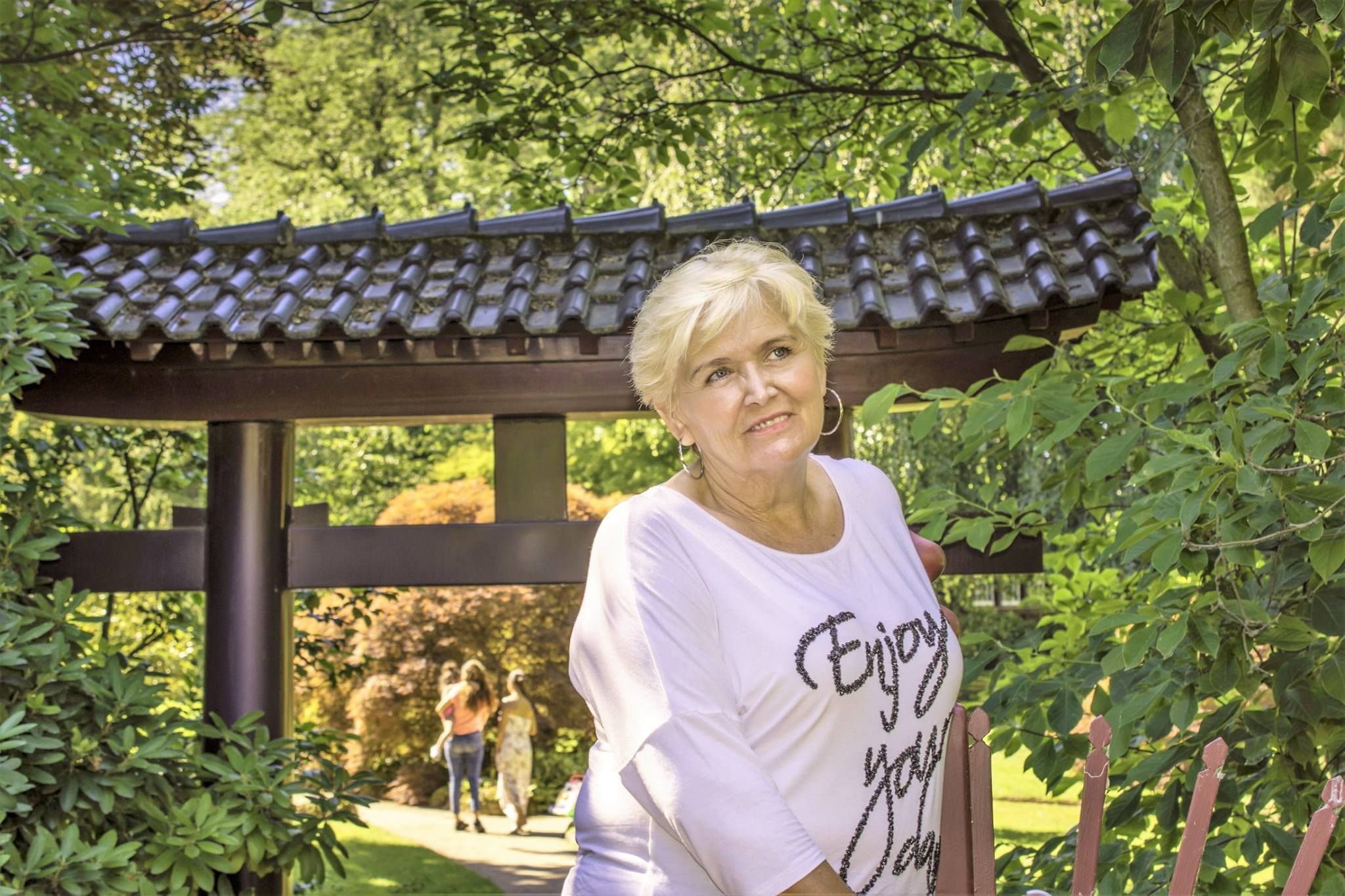 Barbara Gorel im Japanischen Garten Leverkusen.