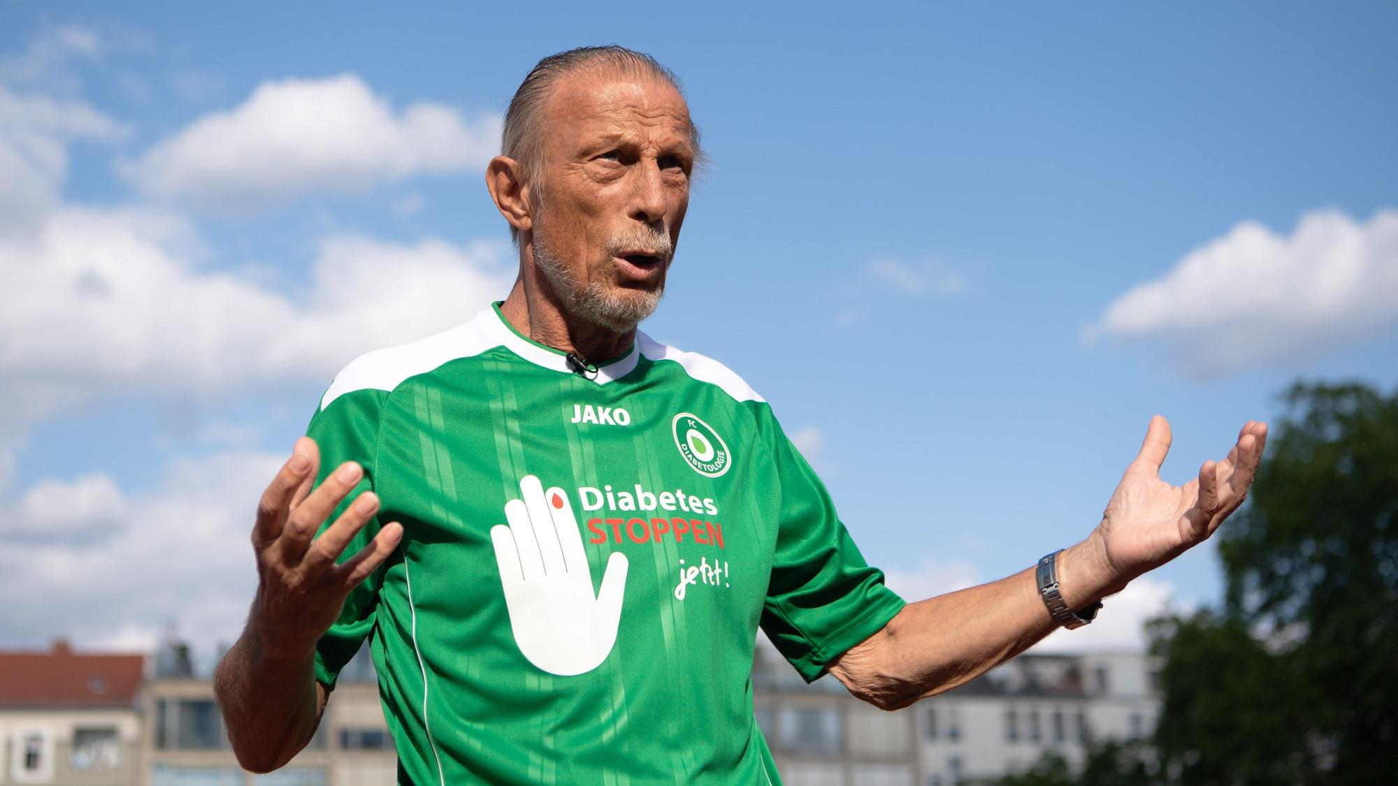 Christoph Daum, ehemaliger Fußballtrainer, reagiert.