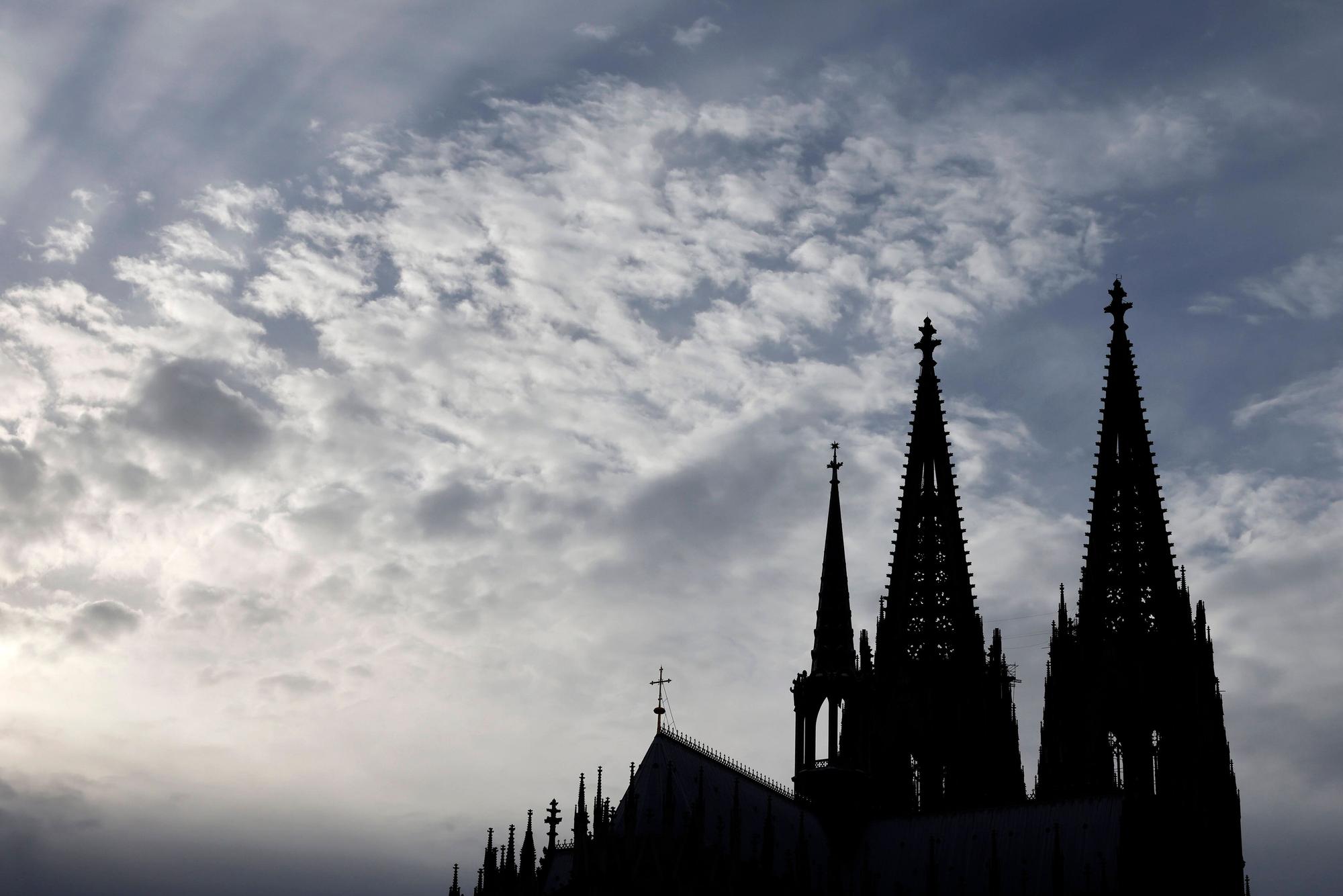 Der Kölner Dom gesehen vom Musical Dome aus.