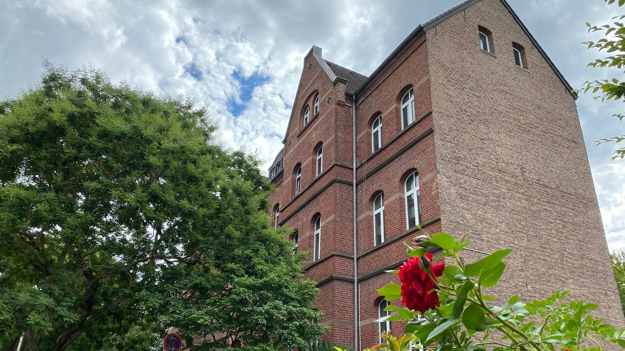 Das Foto zeigt das Marienhospital in Brühl.
